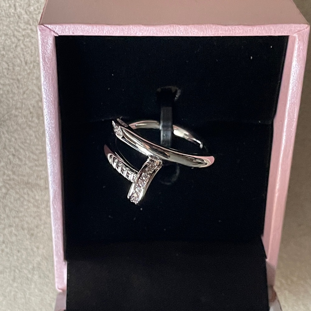Peermont Rhodium Plated CZ crystal Nail Ring, NWOT. Size 9 - Picture 13 of 16